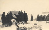 Jeńcy angielscy w Chojnicach podczas porządkowania terenu zakwaterowania - baraki. 25.11. 1942.