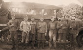 Żołnierze niemieccy odbudowujący magistrale kolejową w Chojnicach  zniszczoną podczas działań wojennych.