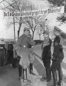 Ivers i Jaeger na drodze do Chojnic w oczekiwaniu na przyjazd szefa sztabu SA w.Lutze. Pażdziernik 1940 r.
