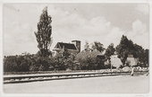 Tor kolejki wąskotorowej, po którym poruszały się wagoniki z gruzem z centrum miasta. Ok. 1946 r. 