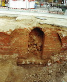 Podczas prac wykopaliskowych odsłonięto kościelne podziemia.