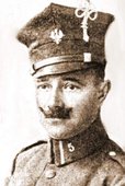 Płk Stanisław Mikołaj Wrzaliński dowódca pułku (23.III.1919-6.VIII.1920 z przerwą w VI.1920 na leczenie szpitalne). Odznaczony Złotym Krzyżem Orderu Virtuti Militari. Późniejszy prezydent Gniezna.