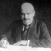 Władysław Mieczkowski.Do gimnazjum uczęszczał w Chojnicach i Chełmnie, w 1896 zdał egzamin abituriencki.
