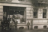 Sklep O. Weilanda na dawnej ul. Dworcowej. Ok 1913 r.